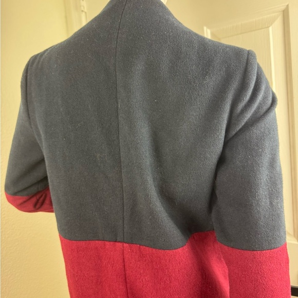 Mural Colorblock Coat in Red and Black Size XS. - Picture 9 of 12